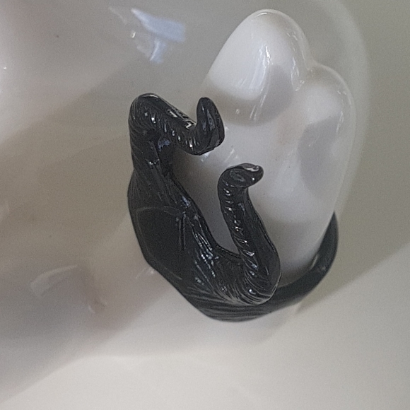 π§π»ββοΈ Maleficent Crown Ring - Picture 8 of 8